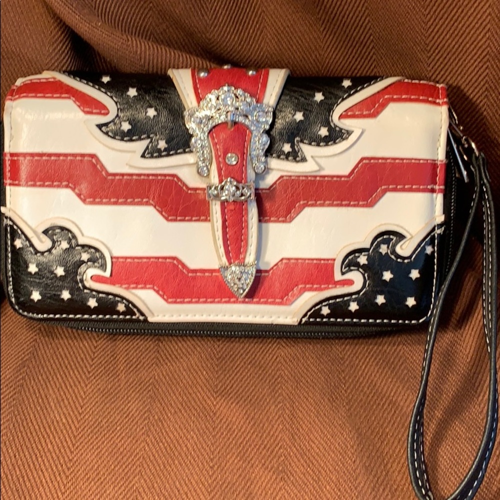 NWOT Wristlet/wallet crystals/USA Flag motif